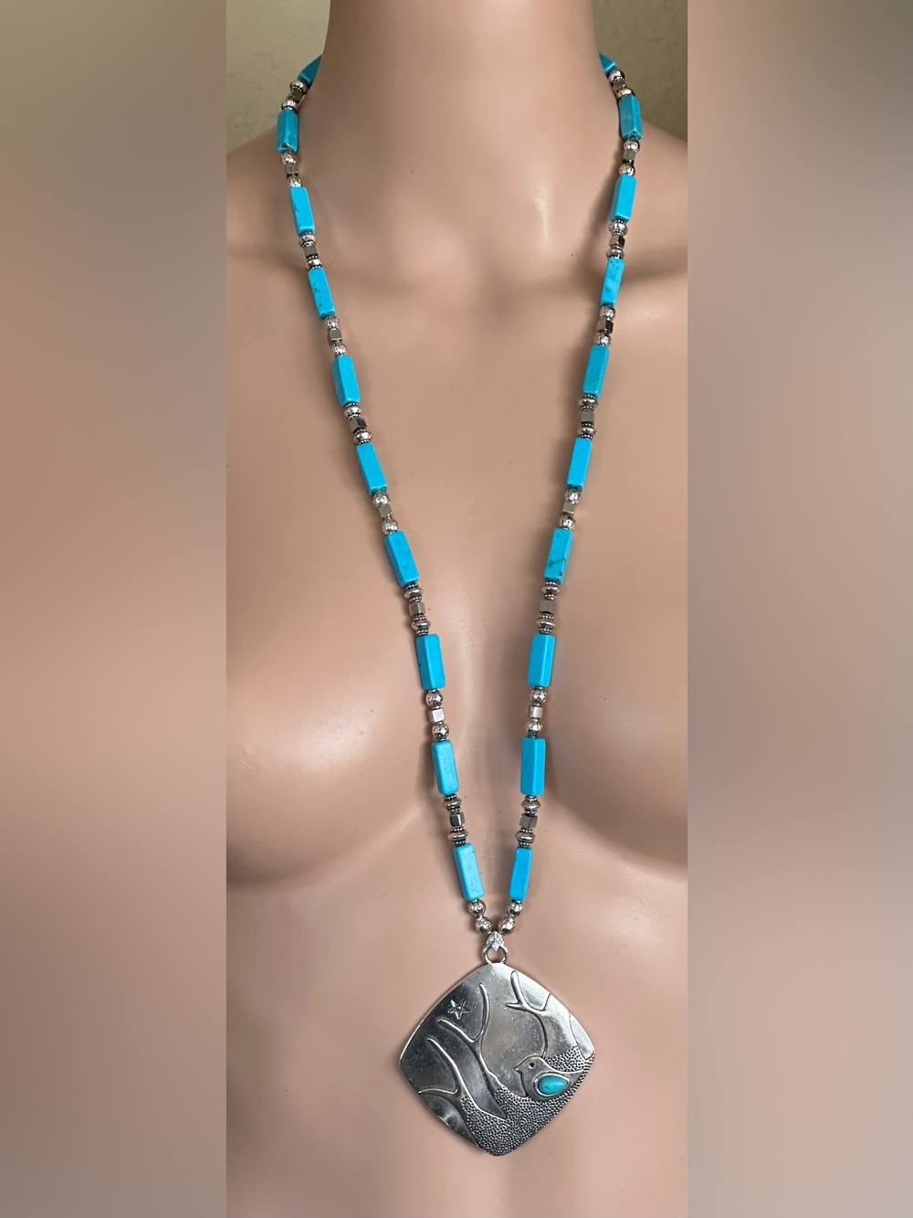 34 inch Magnesite Turquoise bead necklace NWOT